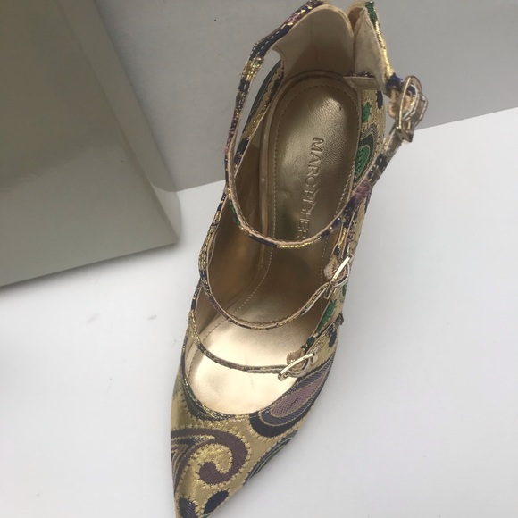 Marc Fisher Brocade Gold Paisley Heels NWOT - Picture 2 of 8